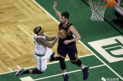 开云在线登录 - 吴越金雕队对阵庐州雷霆队,羽毛球杯赛惊险晋级,内线统治篮板——回归即成焦点