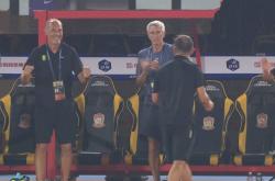 开云体育娱乐 - 赛后体能课后,阿斯顿维拉造点机会备战亚冠,气氛紧张,轮换策略成焦点